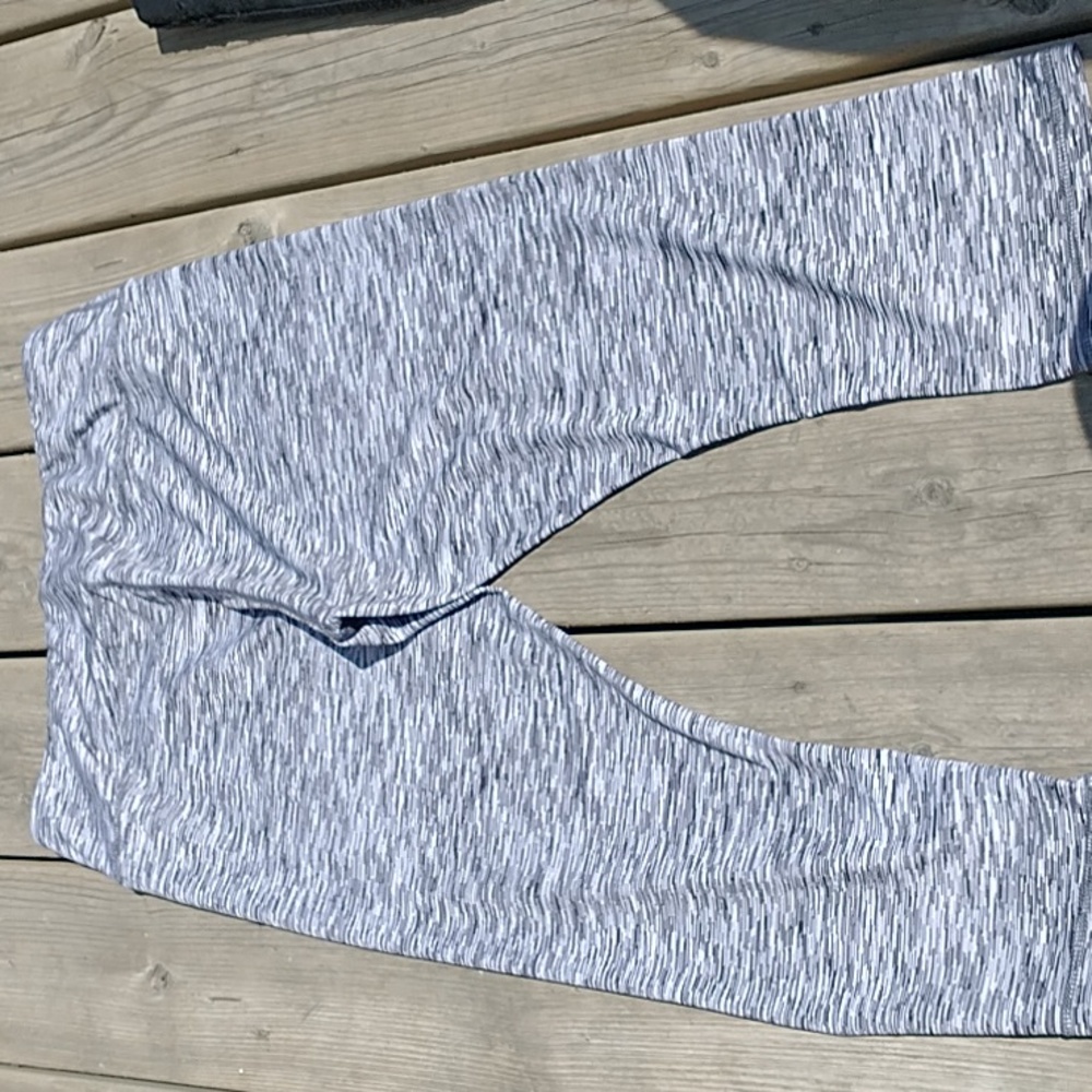 Reebok capri - Picture 2 of 3